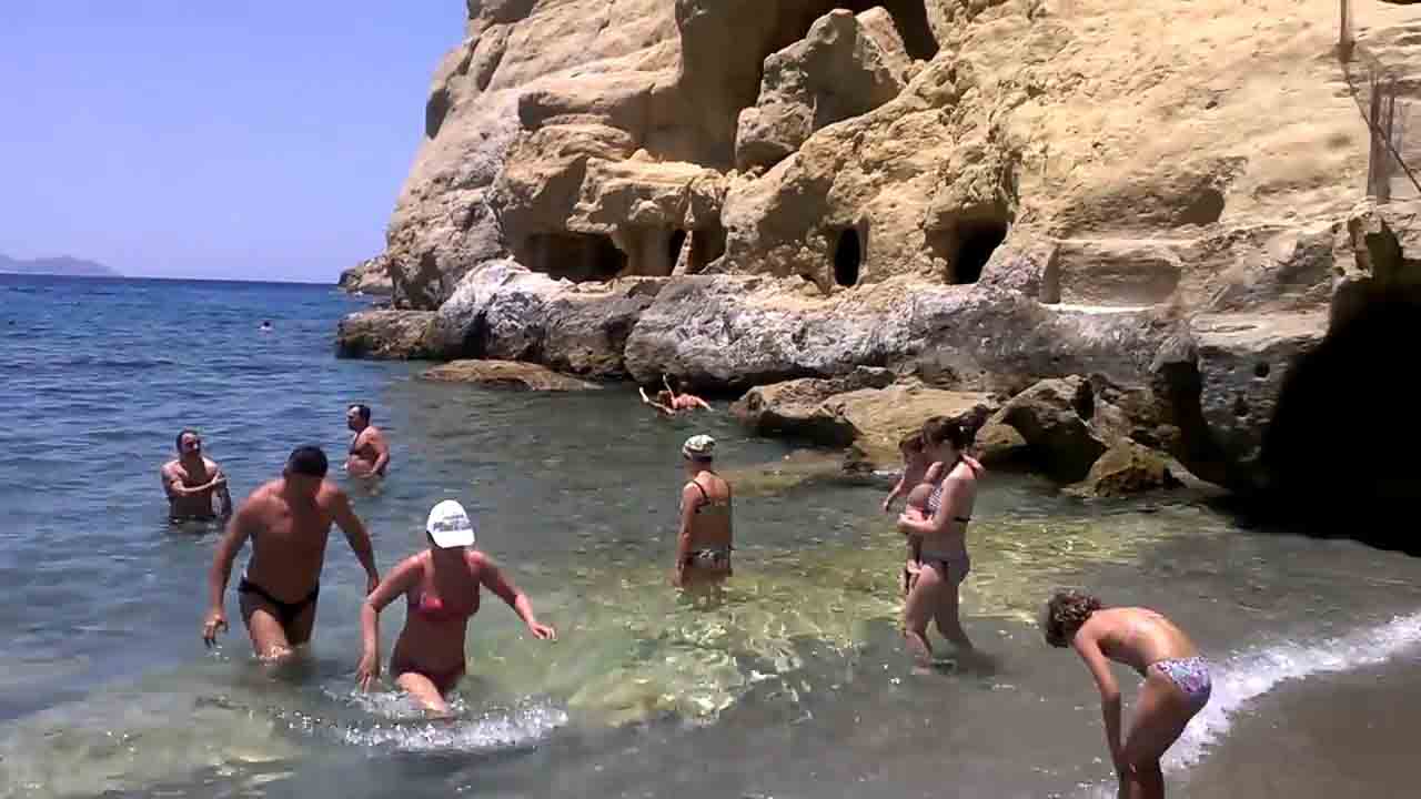 Red Beach, Crete, Greece Red Beach is a suburb surrounding the beach of the same name on the Hibiscus Coast, Auckland, New Zealand, at the base of the Whangaparaoa Peninsula. ...